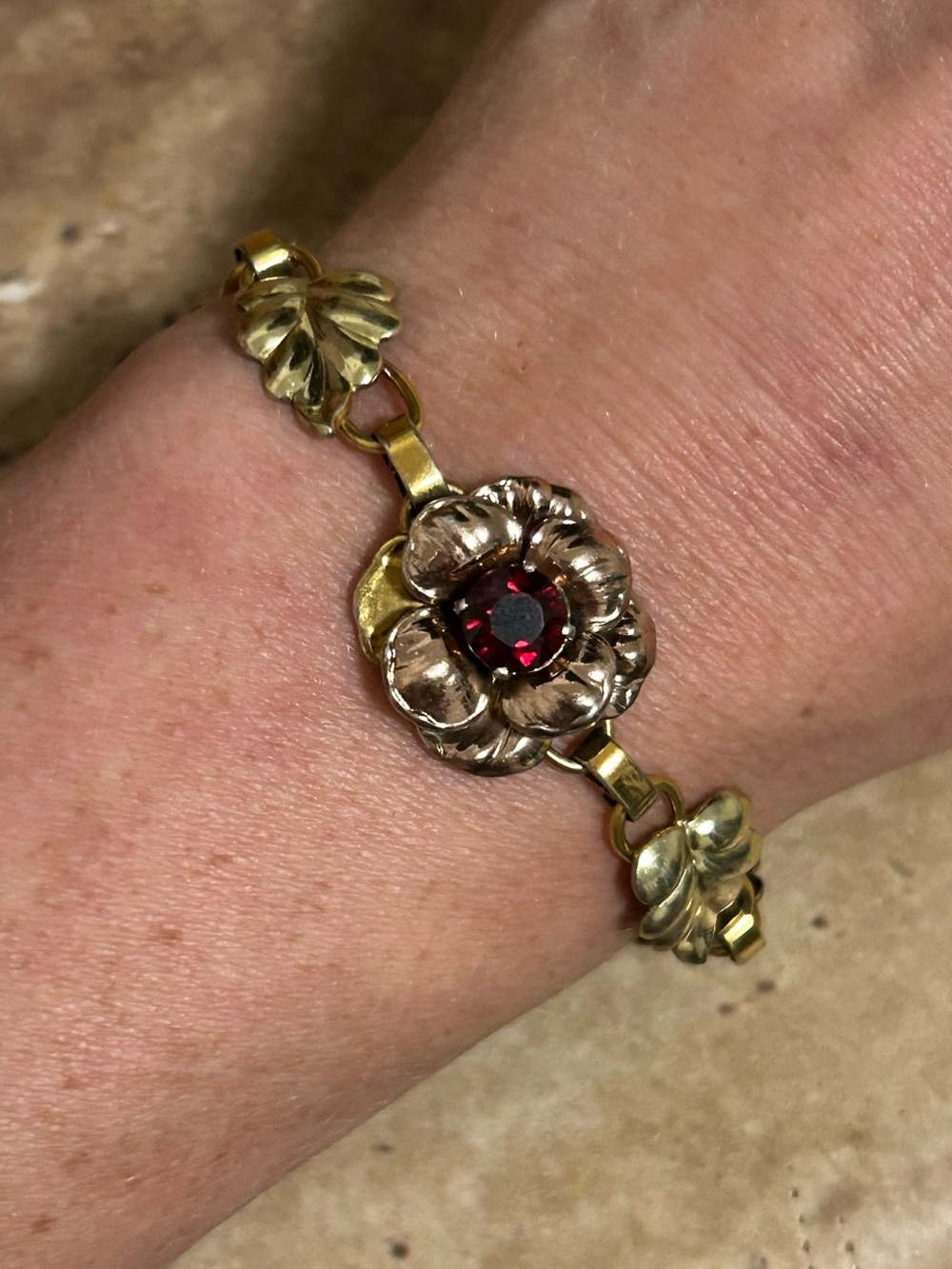 Vintage 12 K gf rose gold over sterling silver garnet flour bracelet - Picture 3 of 14